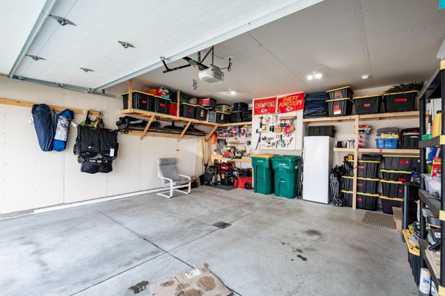 8040 Goldfinch Drive, Horace, ND 58047