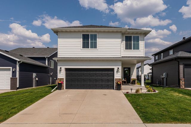 8040 Goldfinch Drive, Horace, ND 58047