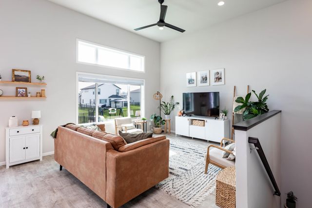 8040 Goldfinch Drive, Horace, ND 58047