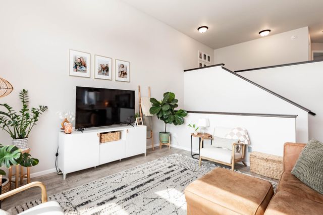 8040 Goldfinch Drive, Horace, ND 58047