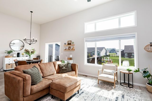 8040 Goldfinch Drive, Horace, ND 58047