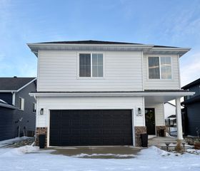 8040 Goldfinch Drive, Horace, ND 58047