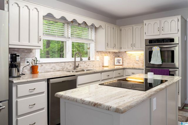401 DOVECOTE CIRCLE, Birmingham, AL 35244