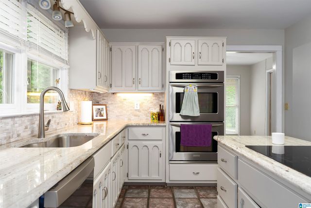 401 DOVECOTE CIRCLE, Birmingham, AL 35244