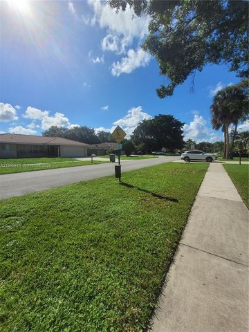 22028 Acapulco Ct, Boca Raton, FL 33428