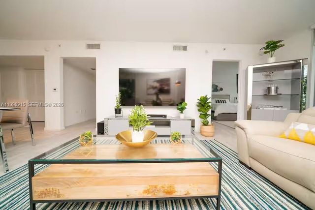 31 SW 6th Street 301, Miami, FL 33131