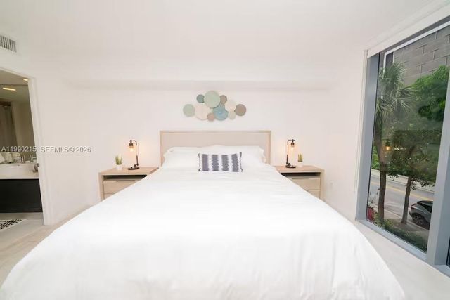 31 SW 6th Street 301, Miami, FL 33131