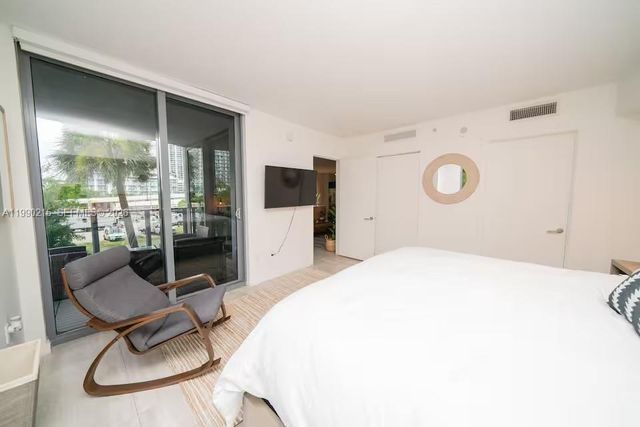 31 SW 6th Street 301, Miami, FL 33131