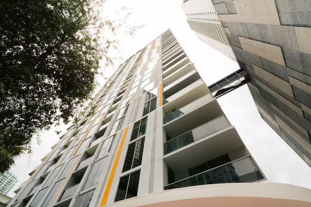 31 SW 6th Street 301, Miami, FL 33131