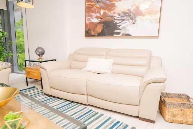 31 SW 6th Street 301, Miami, FL 33131