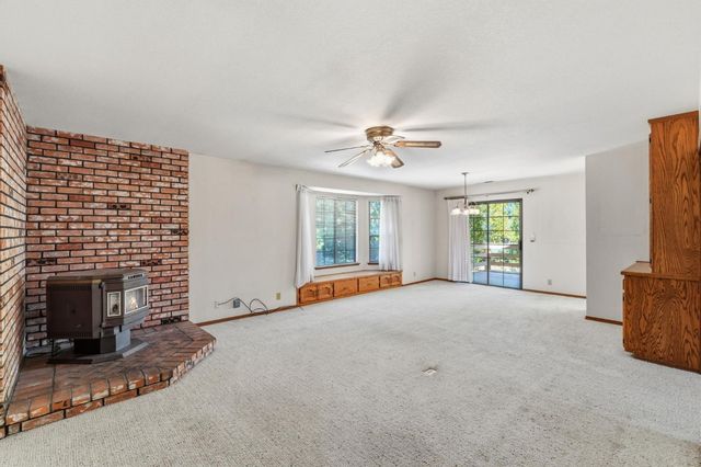 19098 Deane Dr, Madera, CA 93638