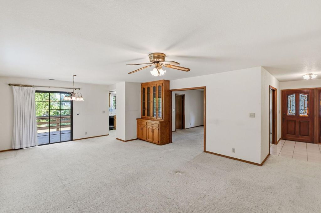 19098 Deane Dr, Madera, CA 93638