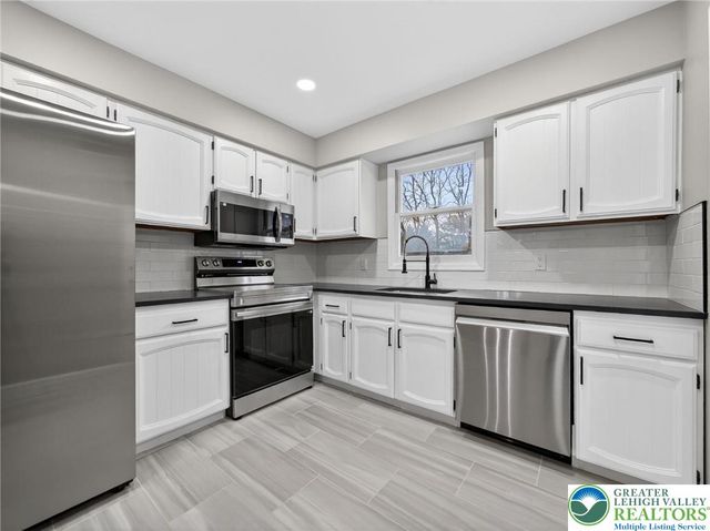 328 41st Street, South Whitehall Twp, PA 18104