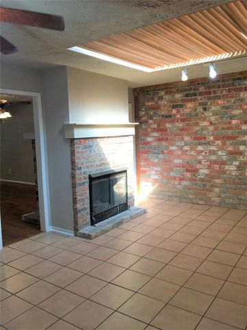 2044 Lakeside Drive, Seabrook, TX 77586