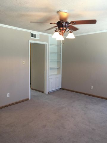2044 Lakeside Drive, Seabrook, TX 77586