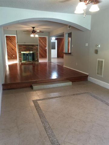 2044 Lakeside Drive, Seabrook, TX 77586
