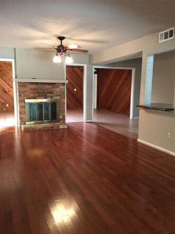 2044 Lakeside Drive, Seabrook, TX 77586