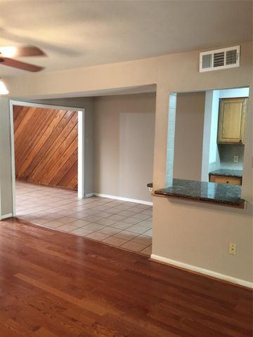 2044 Lakeside Drive, Seabrook, TX 77586