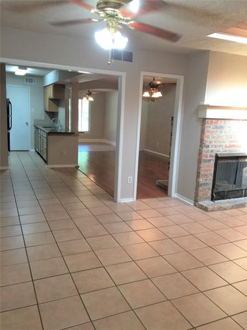 2044 Lakeside Drive, Seabrook, TX 77586