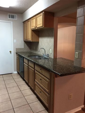 2044 Lakeside Drive, Seabrook, TX 77586