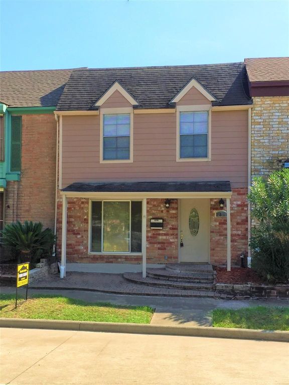 2044 Lakeside Drive, Seabrook, TX 77586