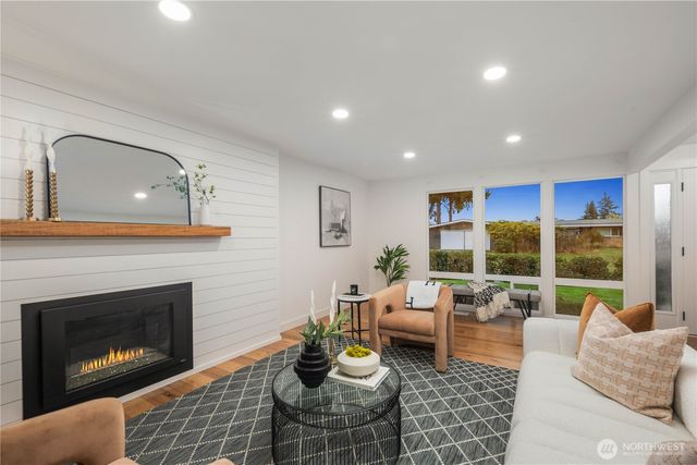 16802 NE 6th Place, Bellevue, WA 98008