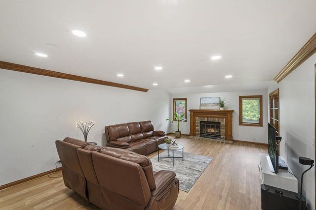 920 Oakwood LANE #C, Brookfield, WI 53045