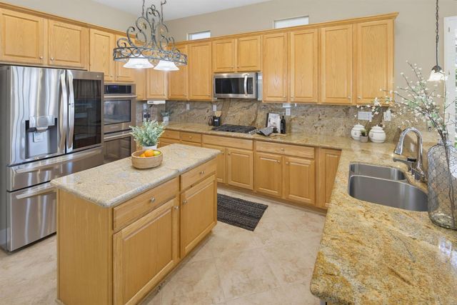 1890 Homewood Ln, Lincoln, CA 95648