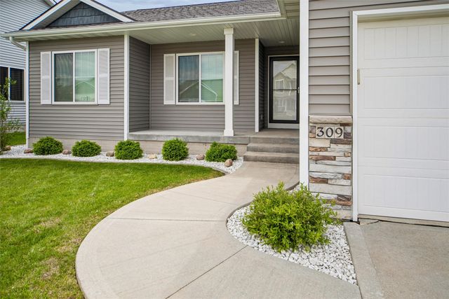 309 Aaron Avenue NW, Bondurant, IA 50035
