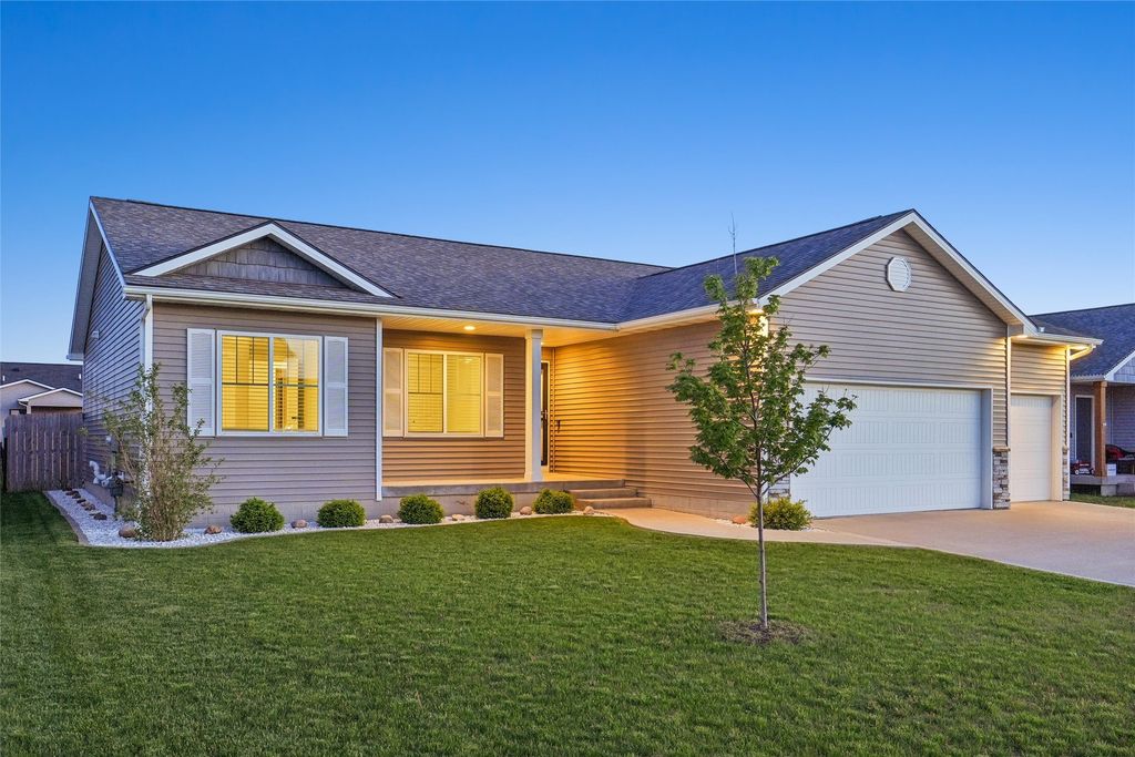 309 Aaron Avenue NW, Bondurant, IA 50035