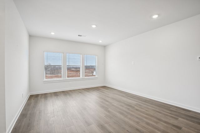 2392 Woodmeadow Dr, Clarksville, TN 37043