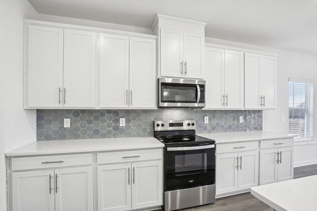 2392 Woodmeadow Dr, Clarksville, TN 37043