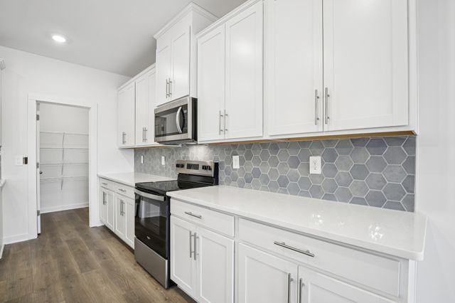 2392 Woodmeadow Dr, Clarksville, TN 37043