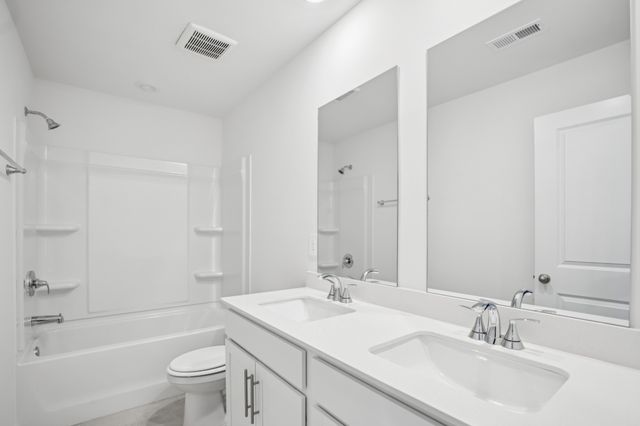 2392 Woodmeadow Dr, Clarksville, TN 37043