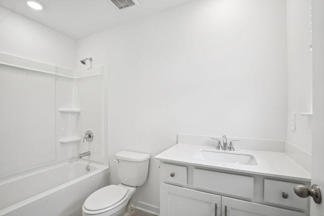 2392 Woodmeadow Dr, Clarksville, TN 37043