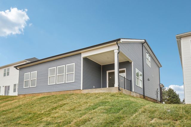 2392 Woodmeadow Dr, Clarksville, TN 37043