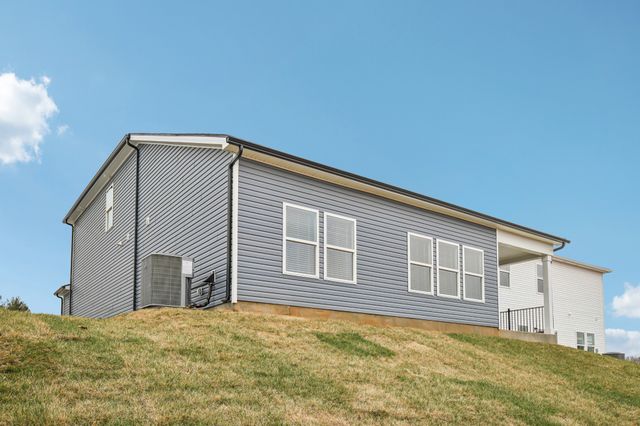 2392 Woodmeadow Dr, Clarksville, TN 37043