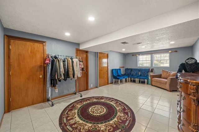 22 NW 101ST Place, Kansas City, MO 64155