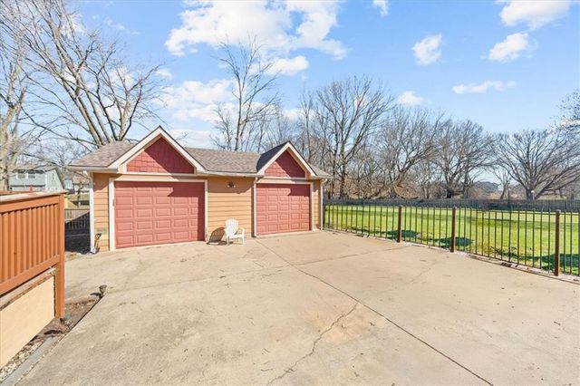 22 NW 101ST Place, Kansas City, MO 64155