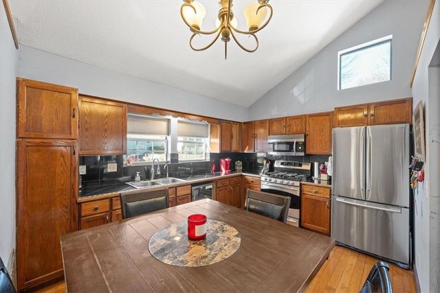 22 NW 101ST Place, Kansas City, MO 64155