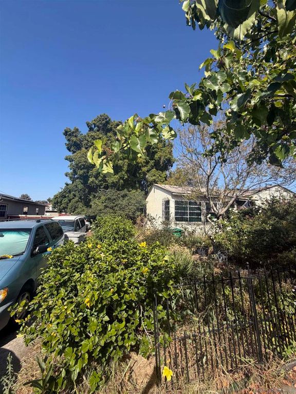 Image 1 of property listing at 4231 54th Pl, San Diego, CA 92115