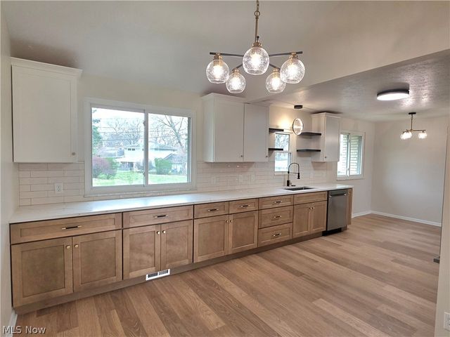 3181 Parmalee Drive, Seven Hills, OH 44131