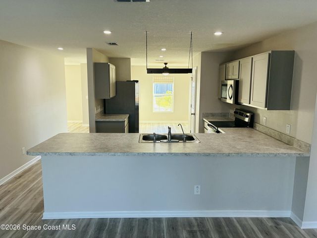 487 Dadeville Street SE, Palm Bay, FL 32909