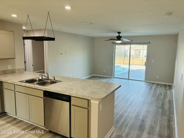 487 Dadeville Street SE, Palm Bay, FL 32909