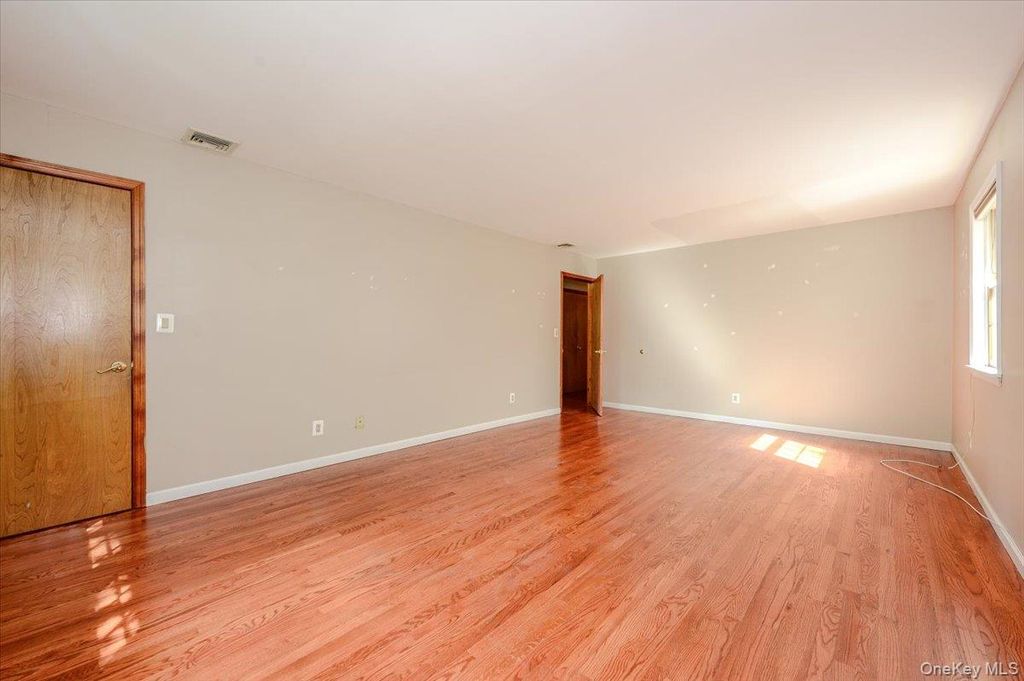 77 W Devonia Avenue, Mount Vernon, NY 10552 — photo 3