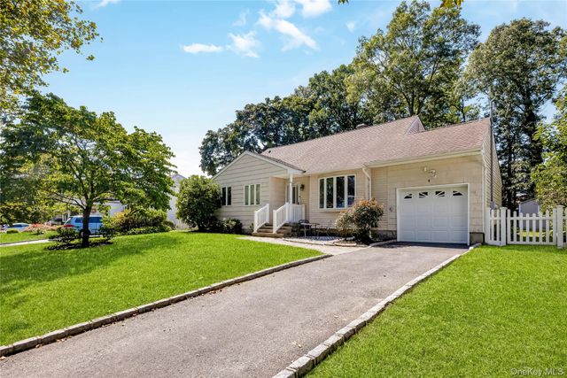 6 Sybil Place, Smithtown, NY 11787