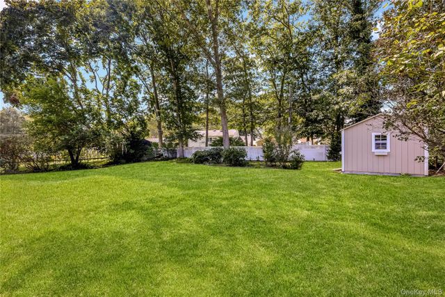 6 Sybil Place, Smithtown, NY 11787
