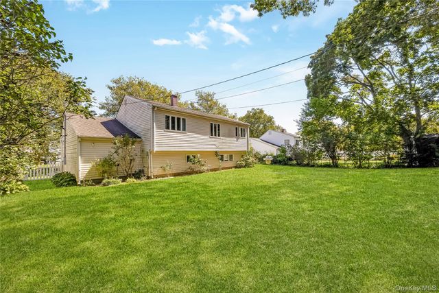 6 Sybil Place, Smithtown, NY 11787