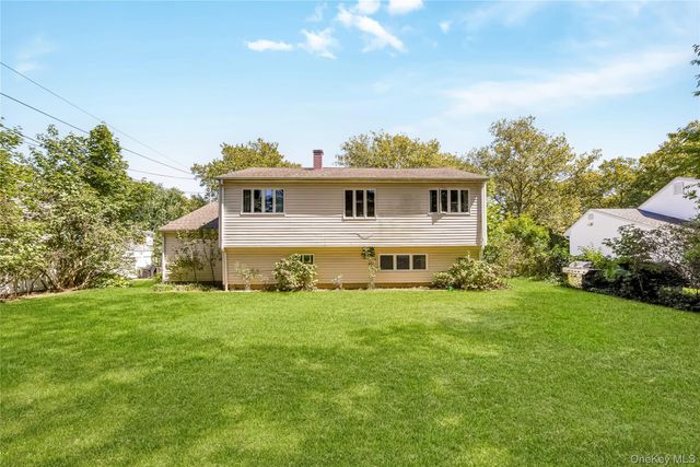 6 Sybil Place, Smithtown, NY 11787