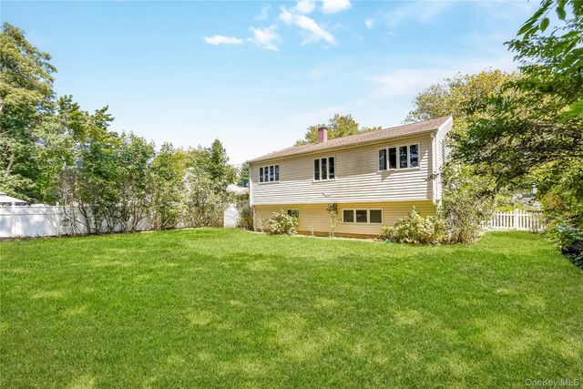 6 Sybil Place, Smithtown, NY 11787